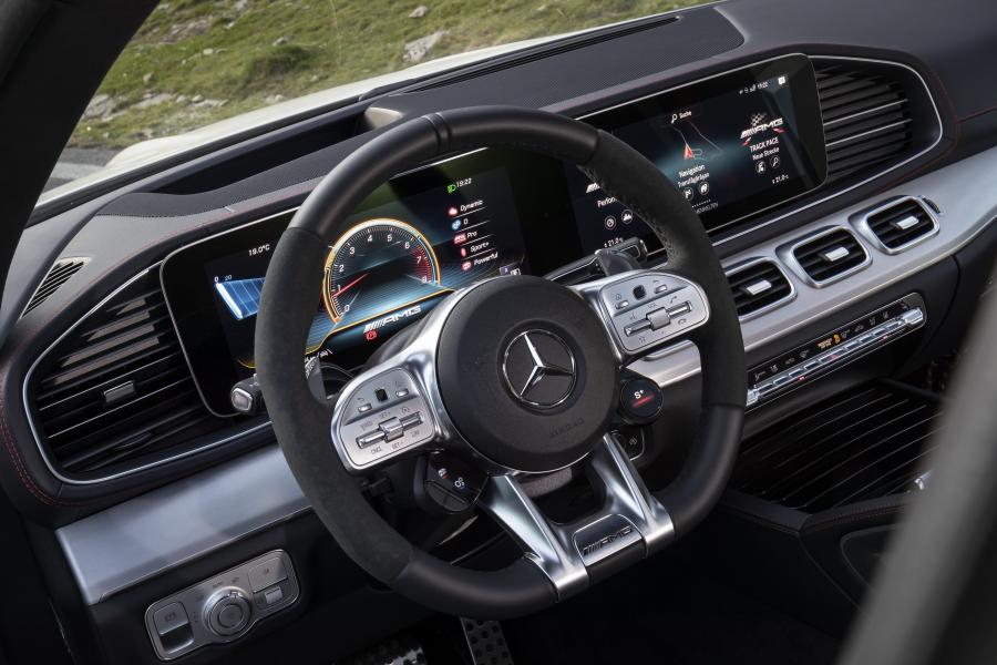 Панель приборов Mercedes-AMG GLE53 4Matic+ Coupe (C167) 2019 года  (WW) (фото 48 из 99)